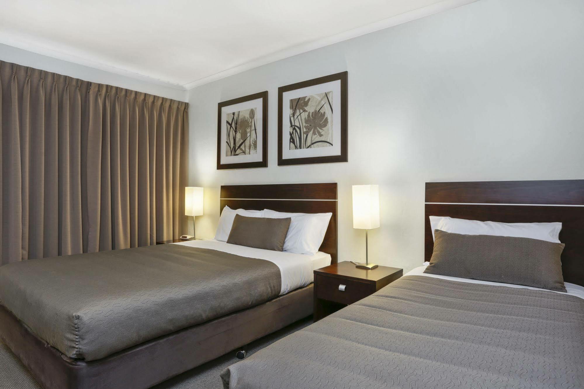 Elm Tree Motel Варрнамбул Экстерьер фото
