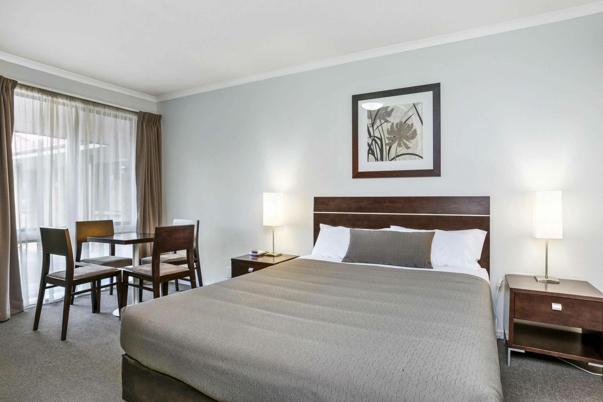 Elm Tree Motel Варрнамбул Экстерьер фото